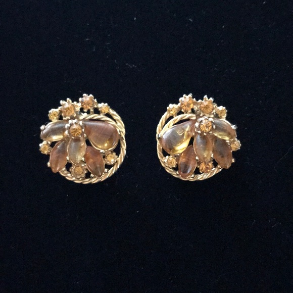 Vintage ART Clip on earrings - Picture 1 of 5